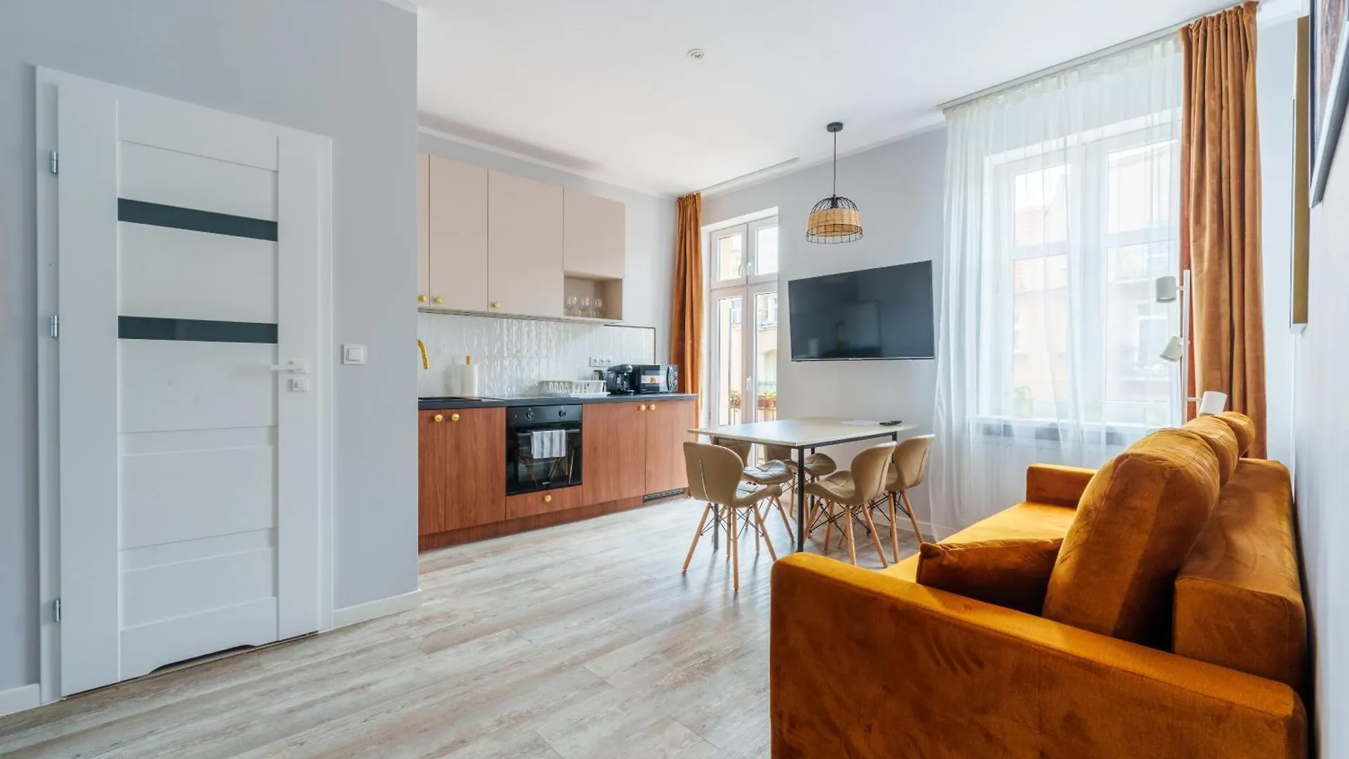Mynest Apartments Poplinskich Poznań 0*,
